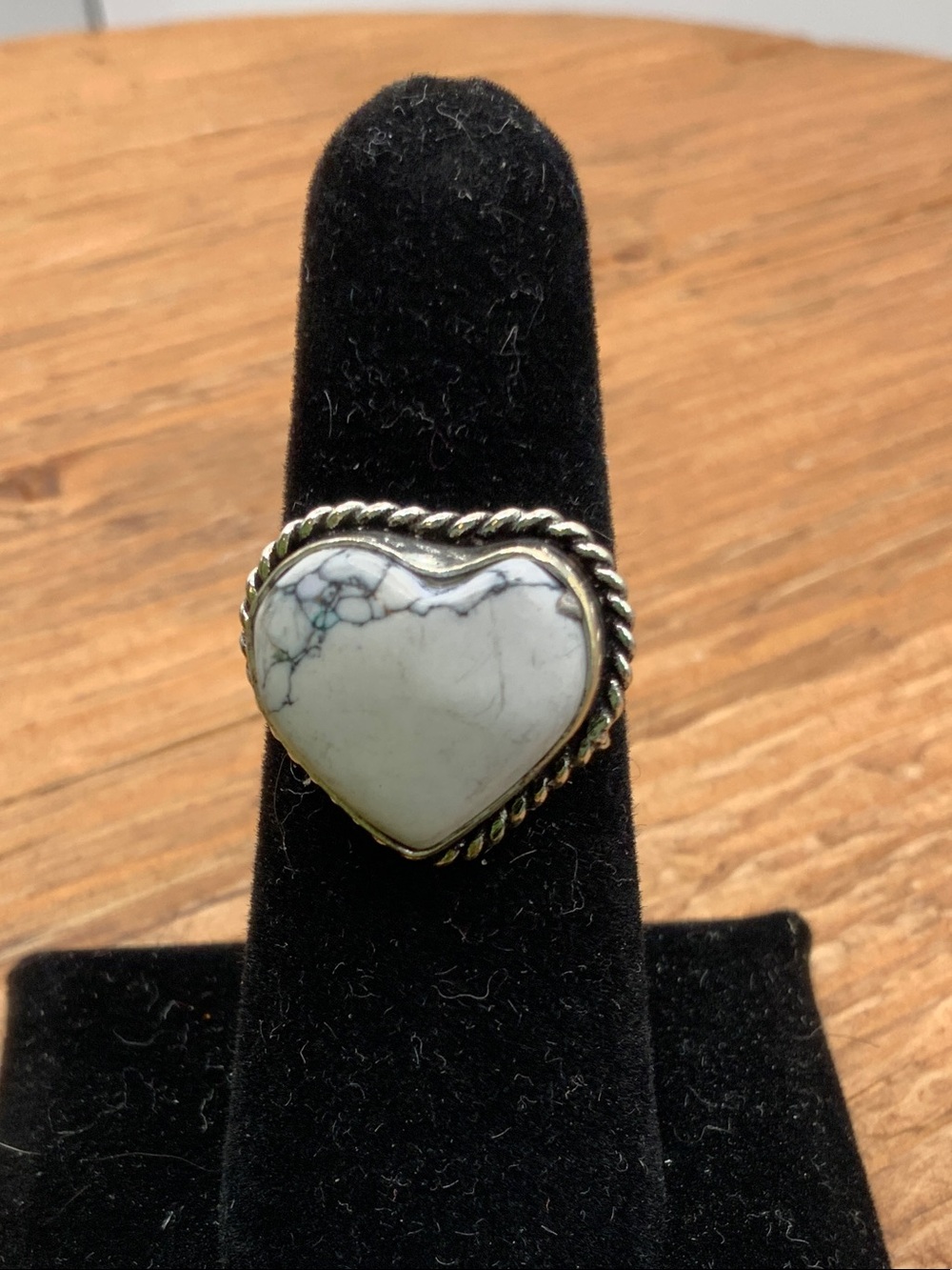 White Howlite Heart-Shaped White Silver-Tone Rope Detail Ring - 7.5